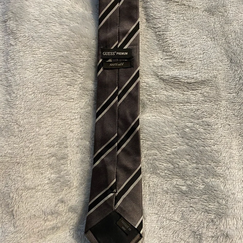Men's Vintage Guess Premium 100% Silk tie
